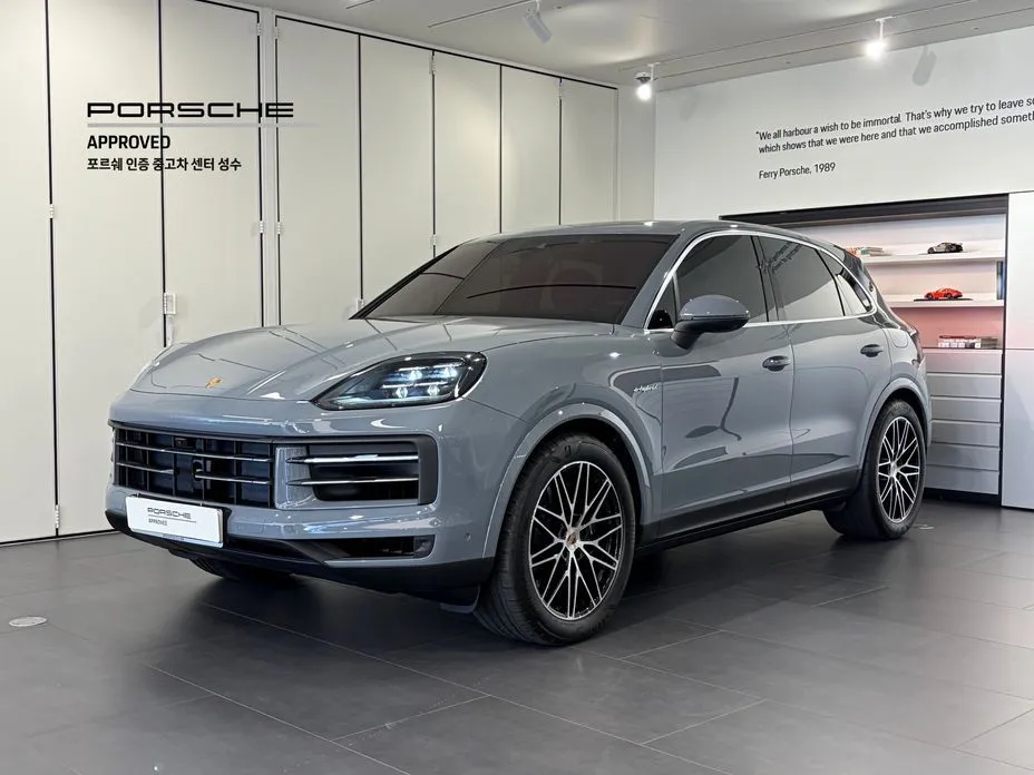 Porsche Cayenne — фото 1