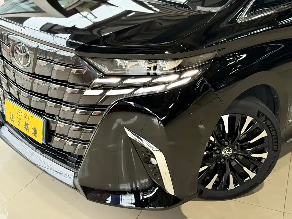Toyota Alphard — фото 5