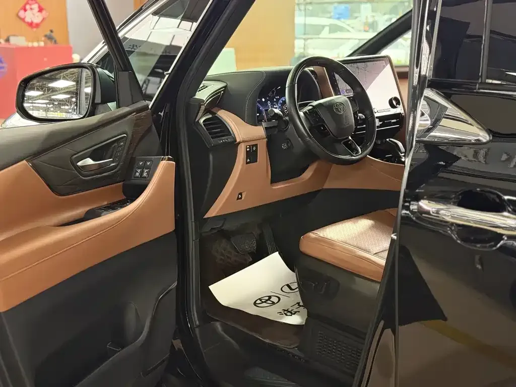 Toyota Alphard — фото 8