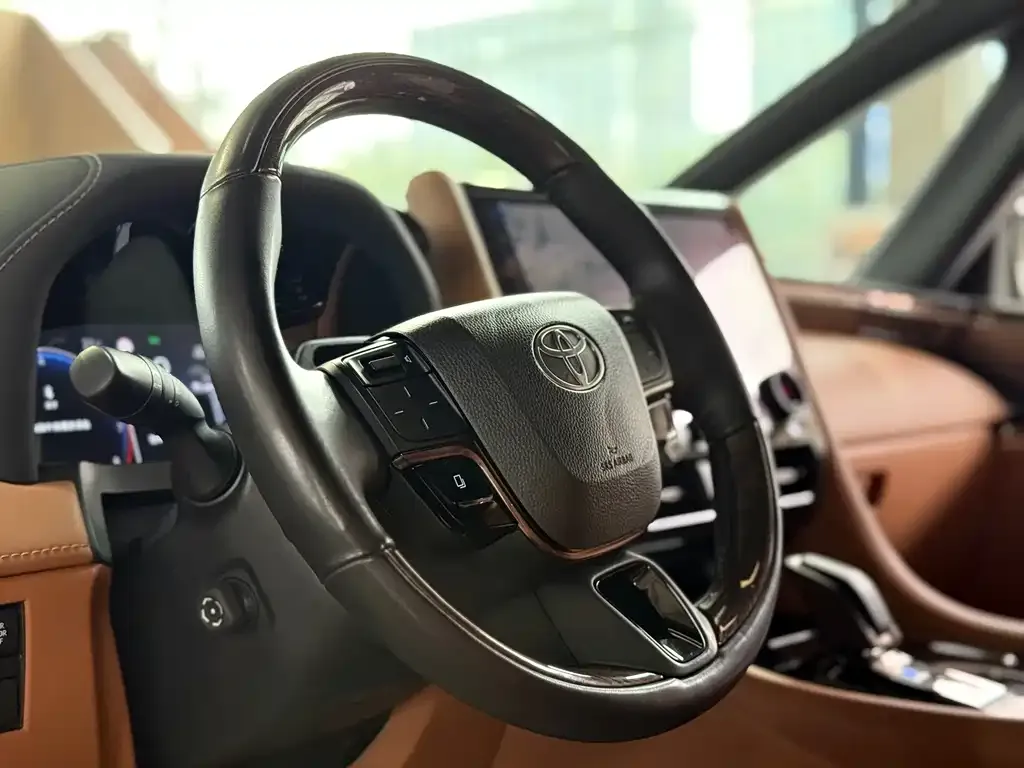 Toyota Alphard — фото 3
