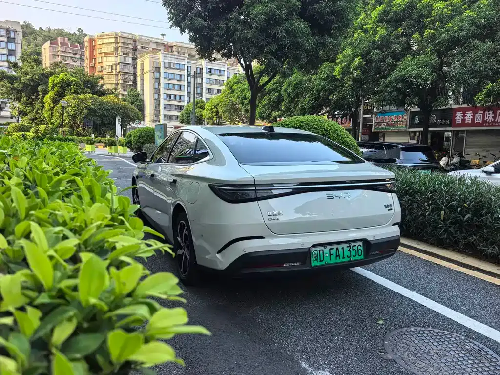 BYD Seal 07 DM-i — фото 7