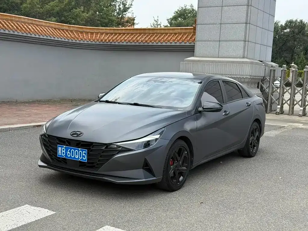 Hyundai Elantra — фото 1