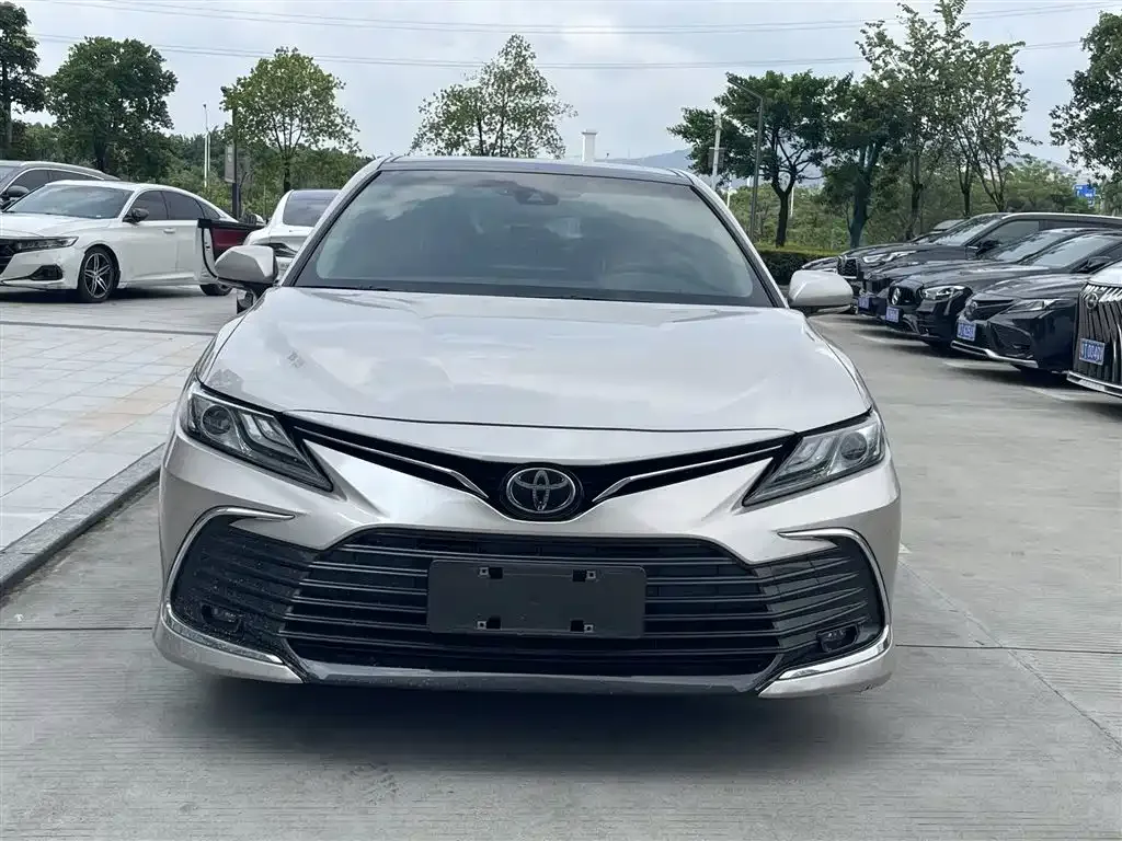 Toyota Camry — фото 3