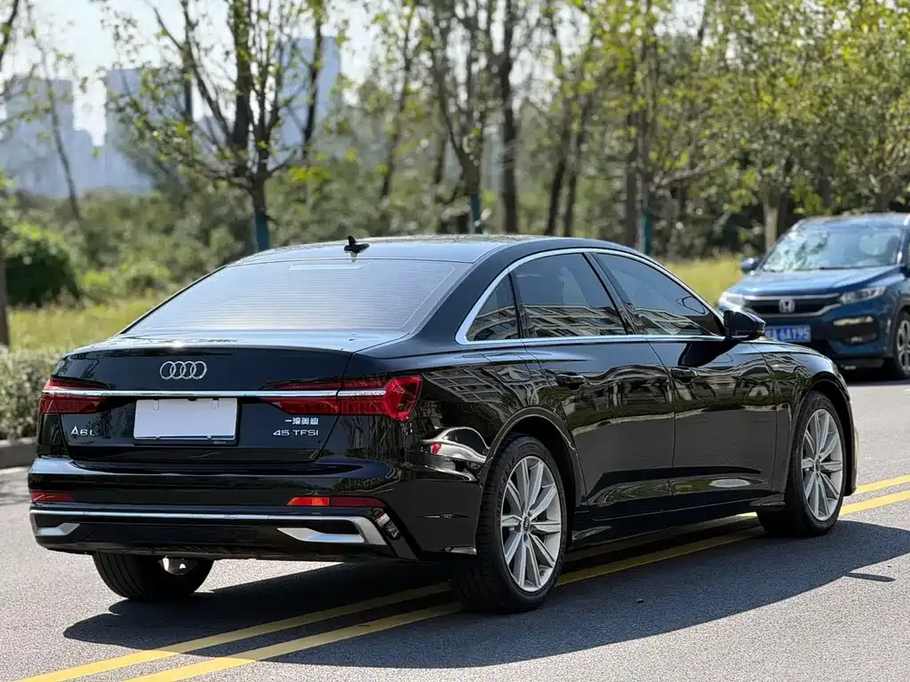 Audi A6L — фото 9