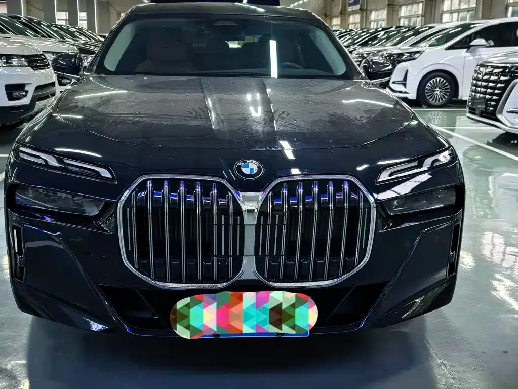 BMW 7 Series — фото 1