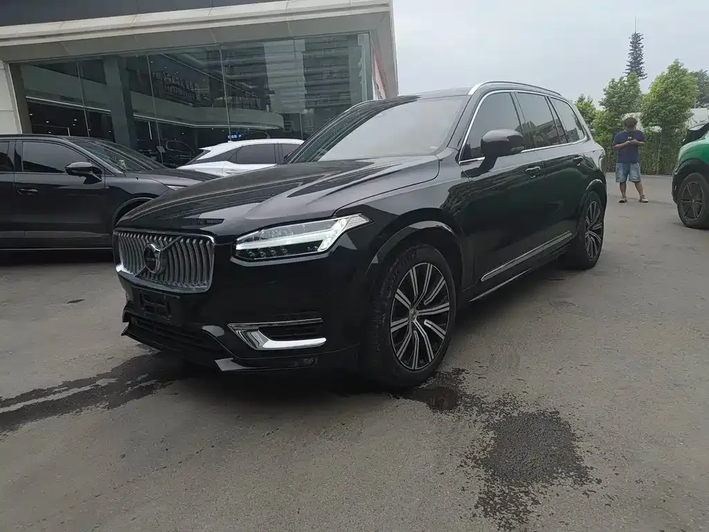Volvo XC90 — фото 1