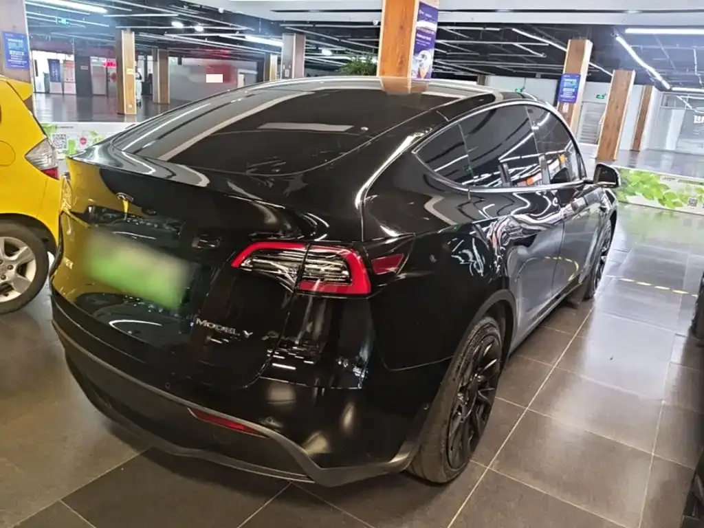 Tesla Model Y — фото 6