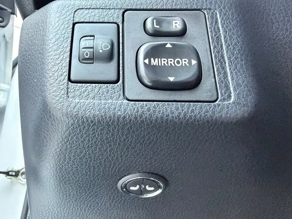 Toyota Yaris L — фото 10