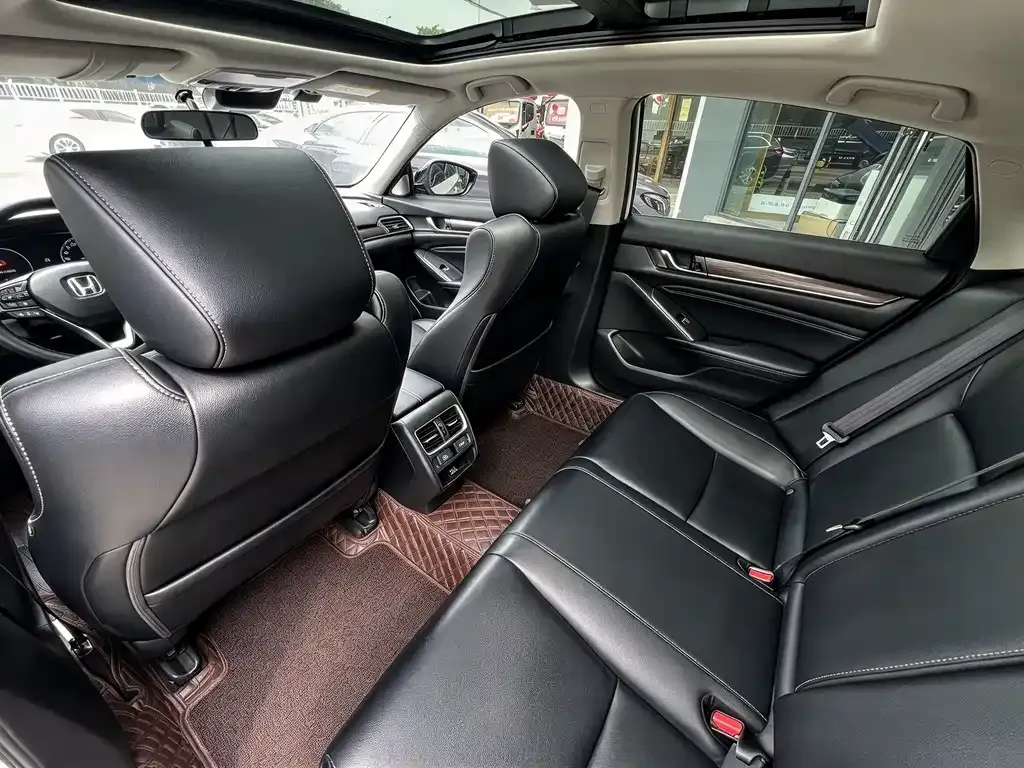 Honda Accord — фото 7