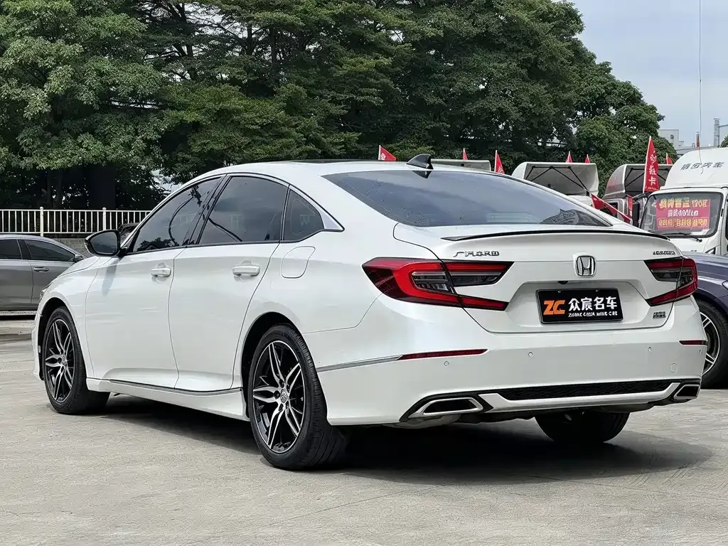 Honda Accord — фото 10