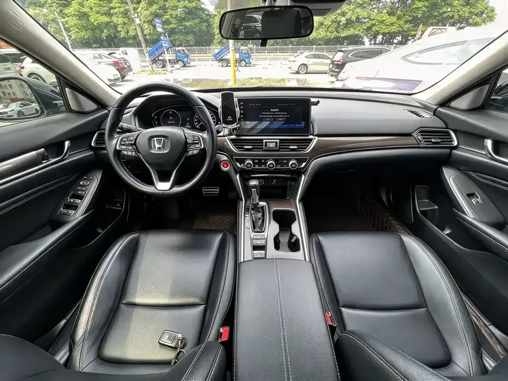 Honda Accord — фото 6