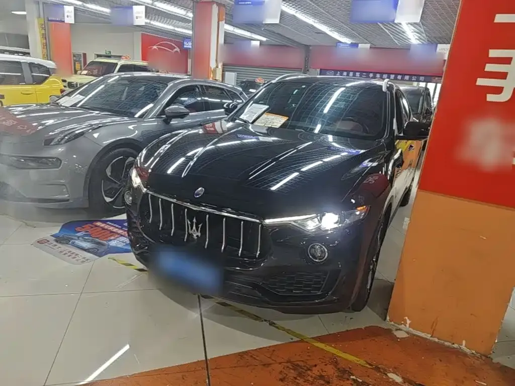 Maserati Levante — фото 1