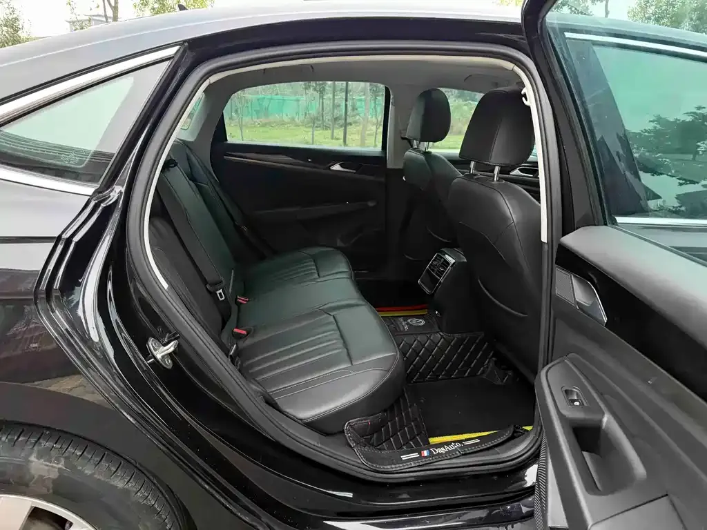 Volkswagen Passat — фото 7