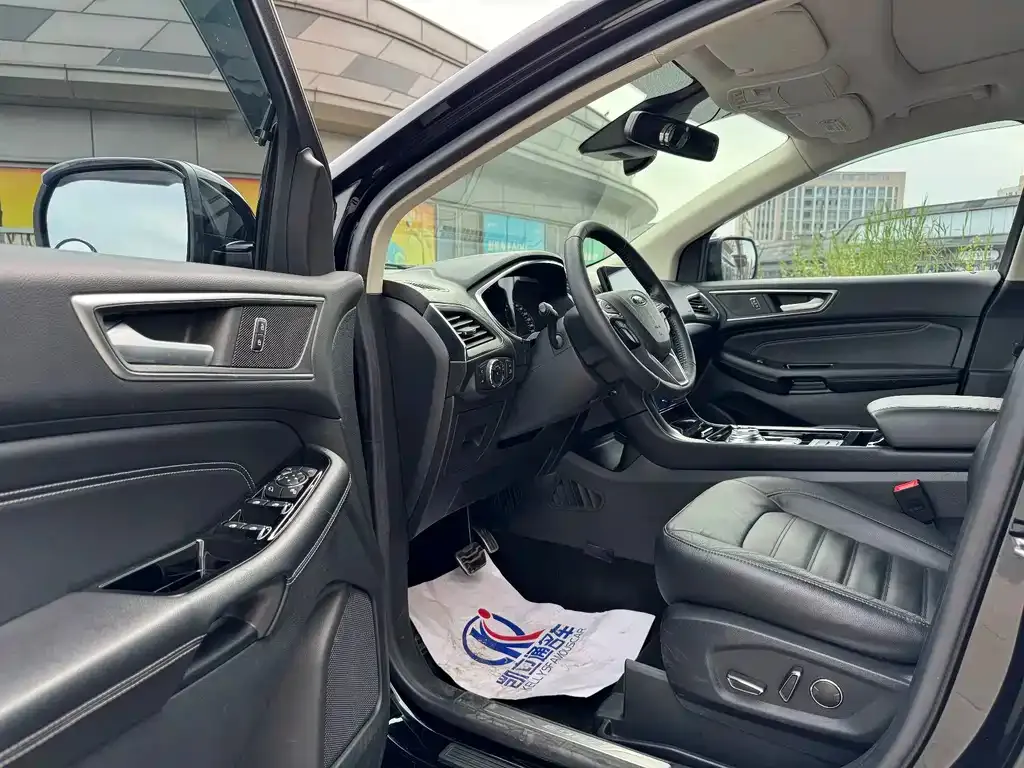 Ford Edge — фото 10