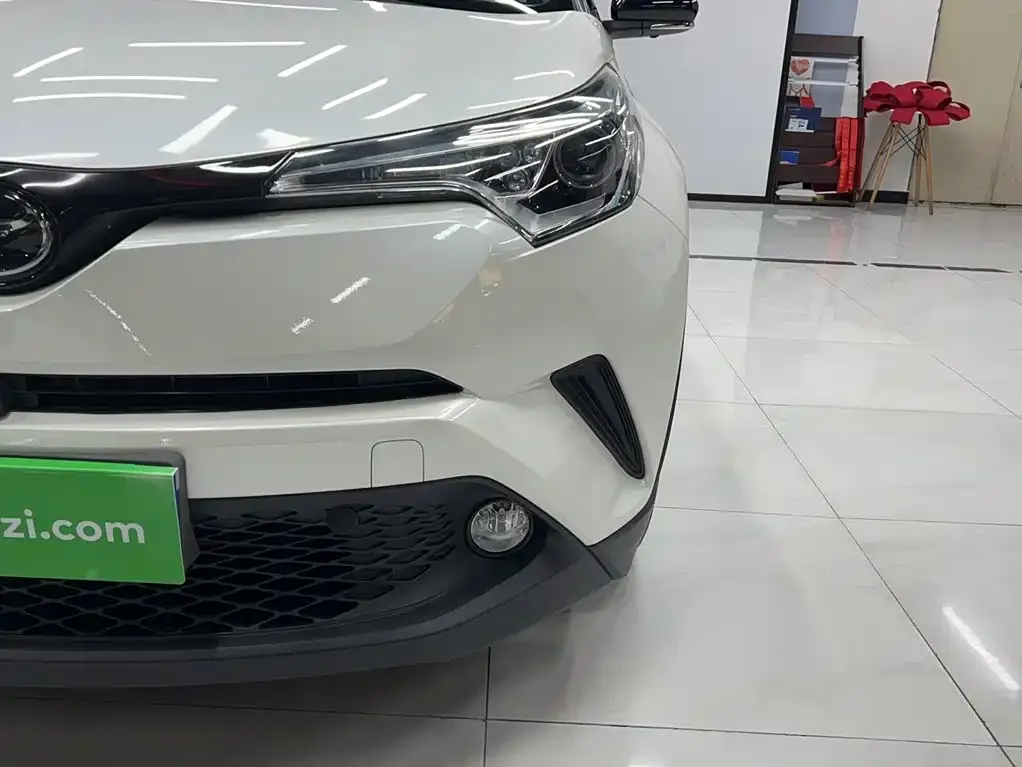 Toyota C-HR — фото 2