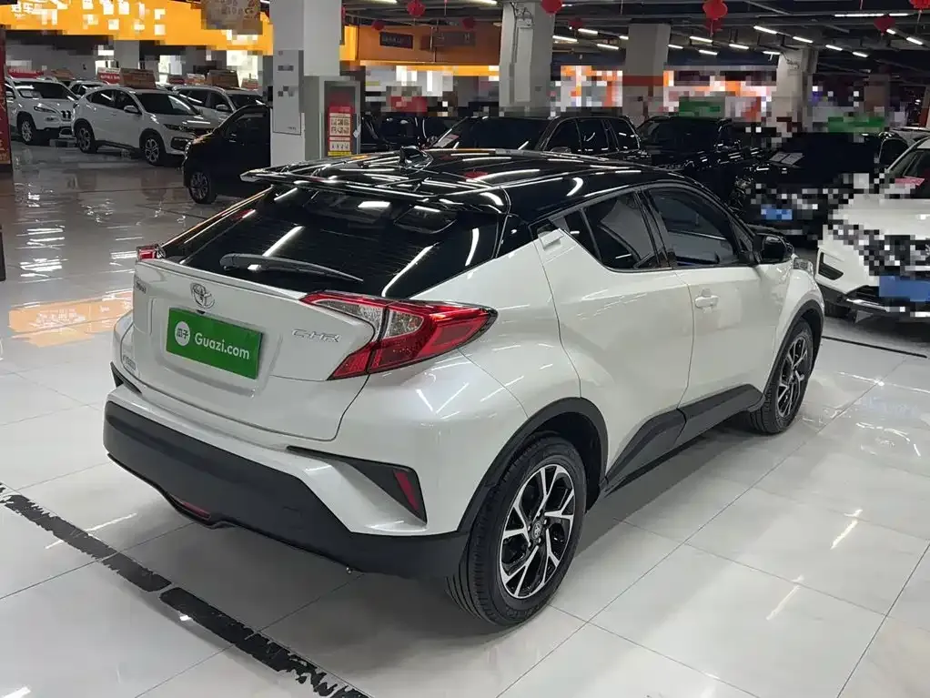 Toyota C-HR — фото 10