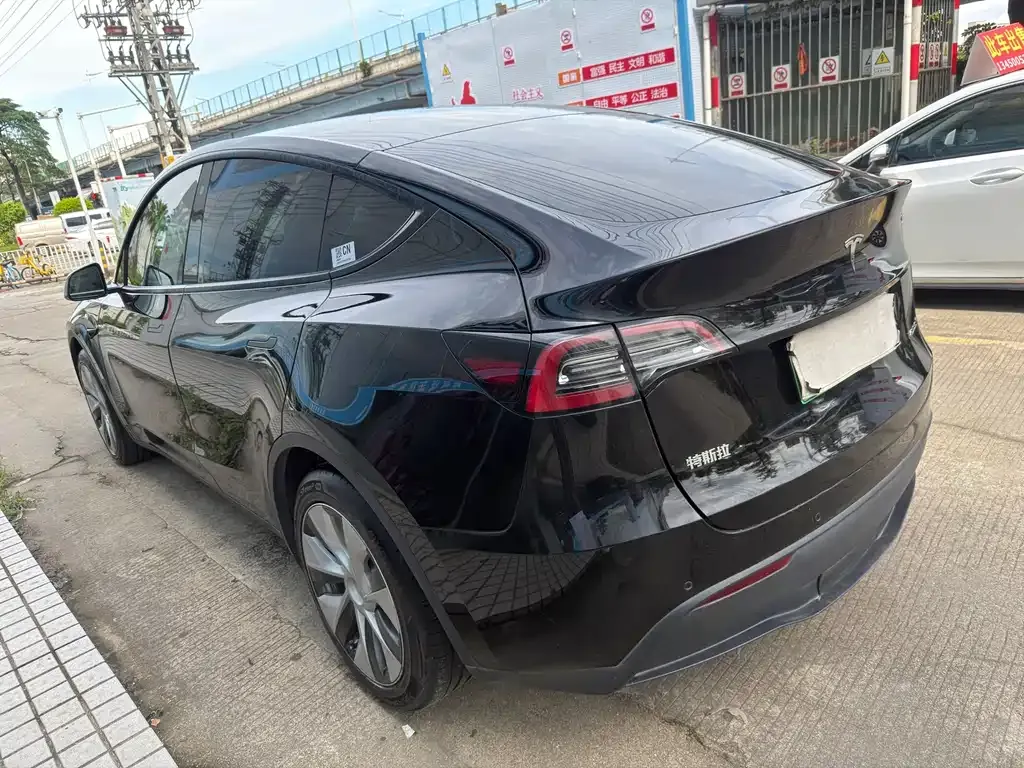 Tesla Model Y — фото 7
