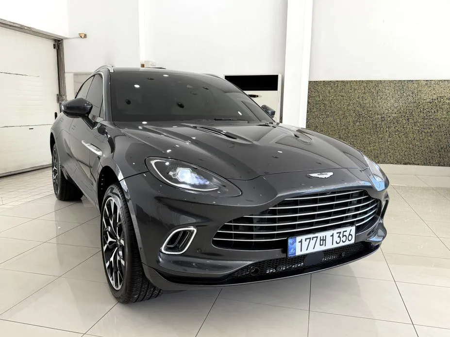 Aston Martin DBX — фото 1