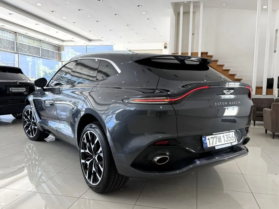 Aston Martin DBX — фото 10
