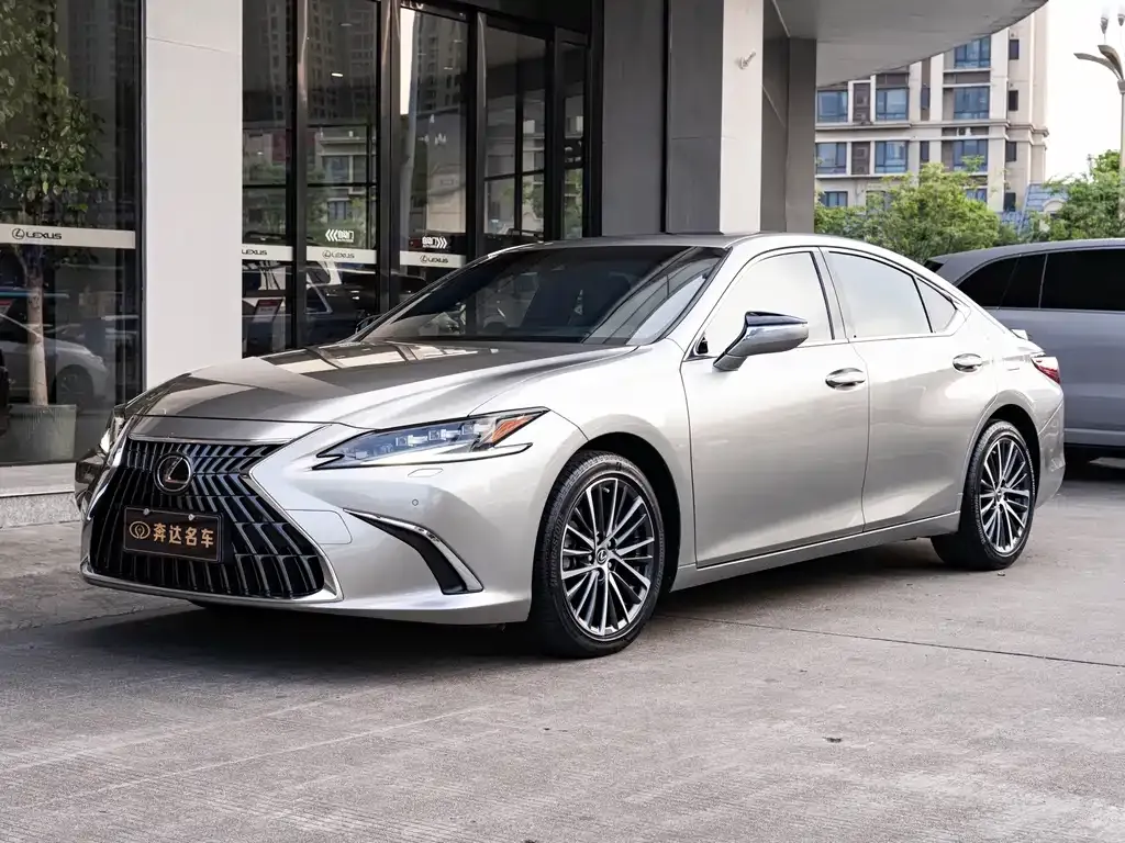 Lexus ES — фото 1