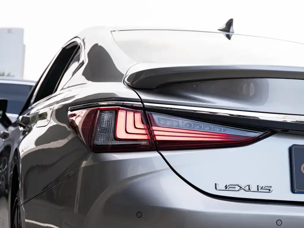 Lexus ES — фото 5