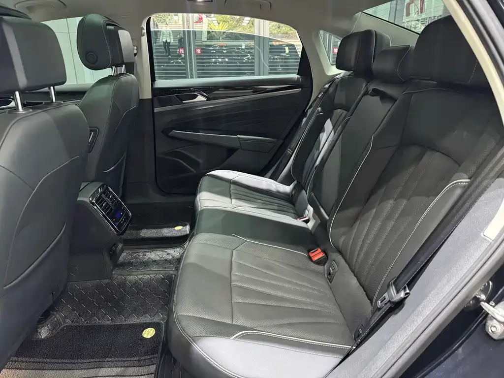 Volkswagen Passat — фото 6