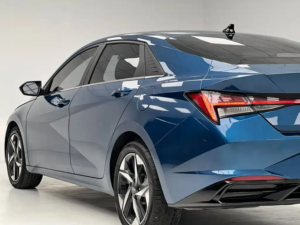 Hyundai Elantra — фото 3