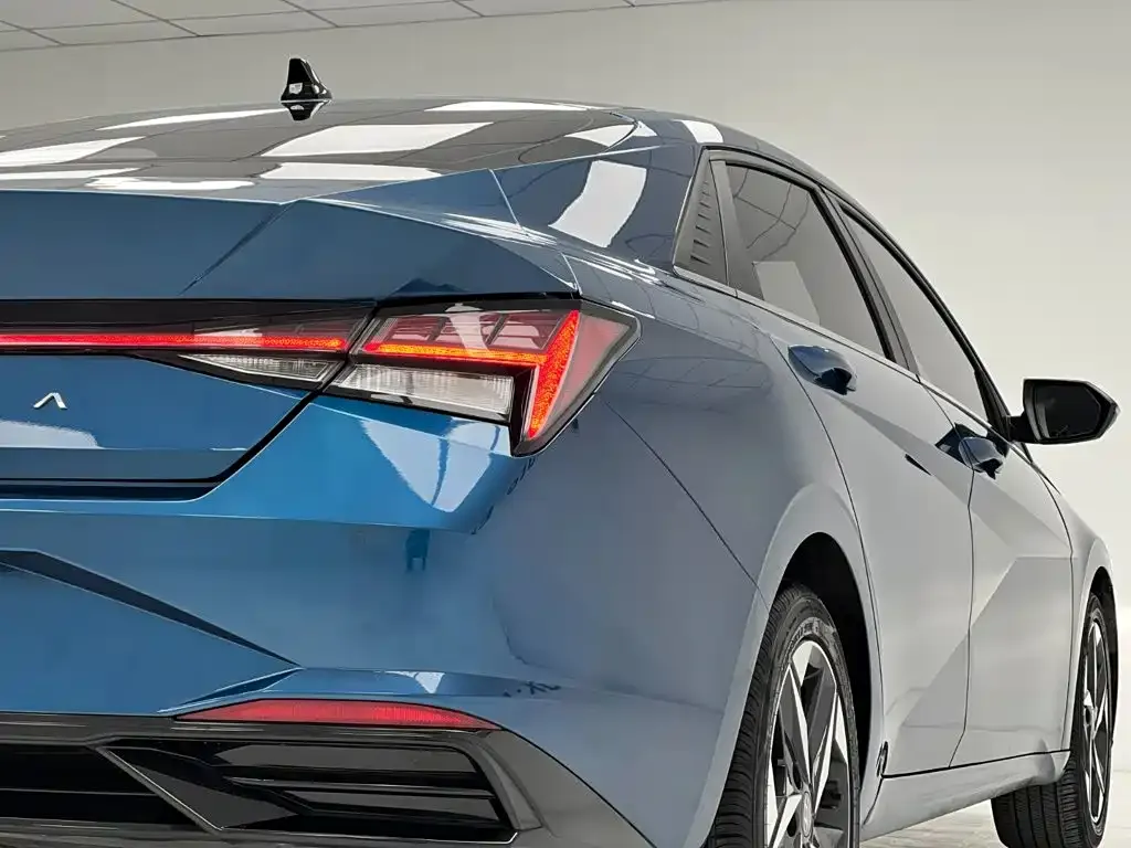 Hyundai Elantra — фото 10