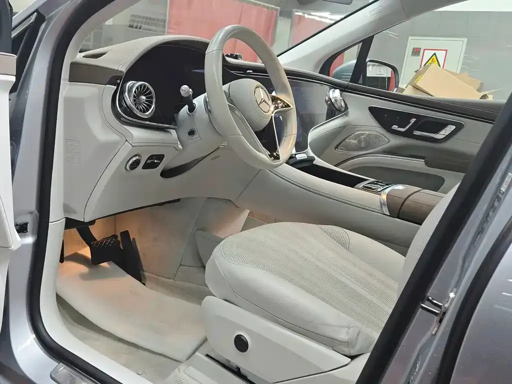 Mercedes-Benz EQS SUV — фото 3