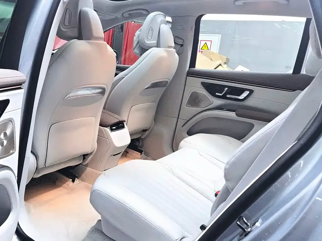 Mercedes-Benz EQS SUV — фото 4