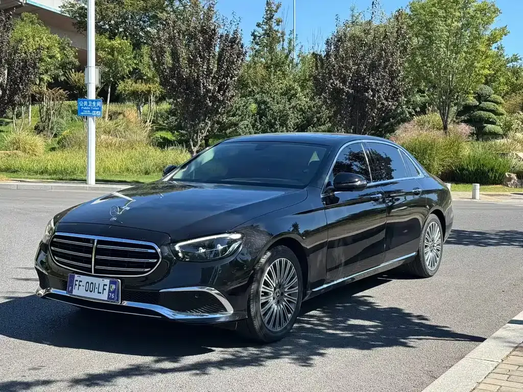 Mercedes-Benz E-Class — фото 1
