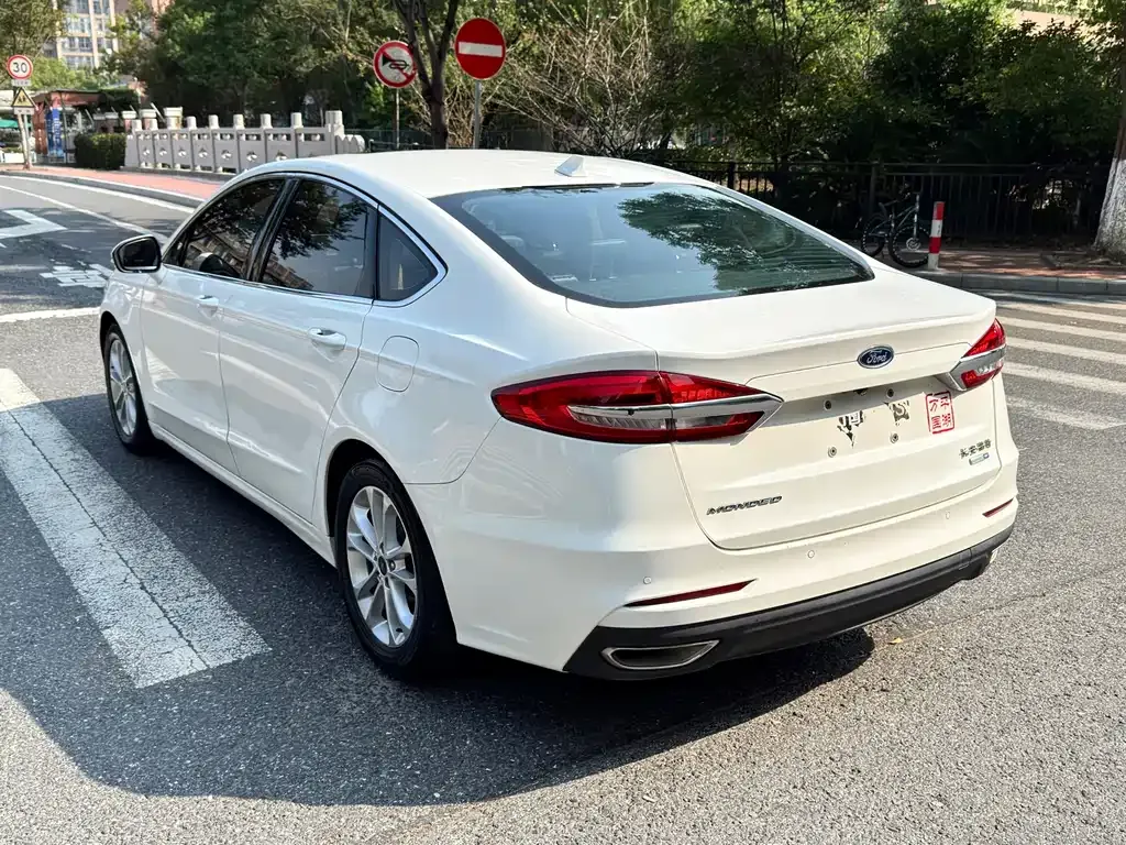 Ford Mondeo — фото 4