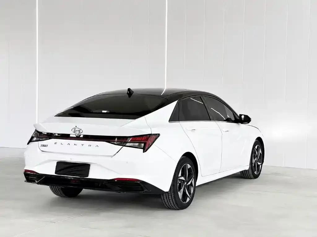 Hyundai Elantra — фото 6