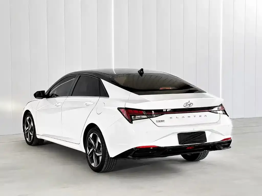 Hyundai Elantra — фото 5