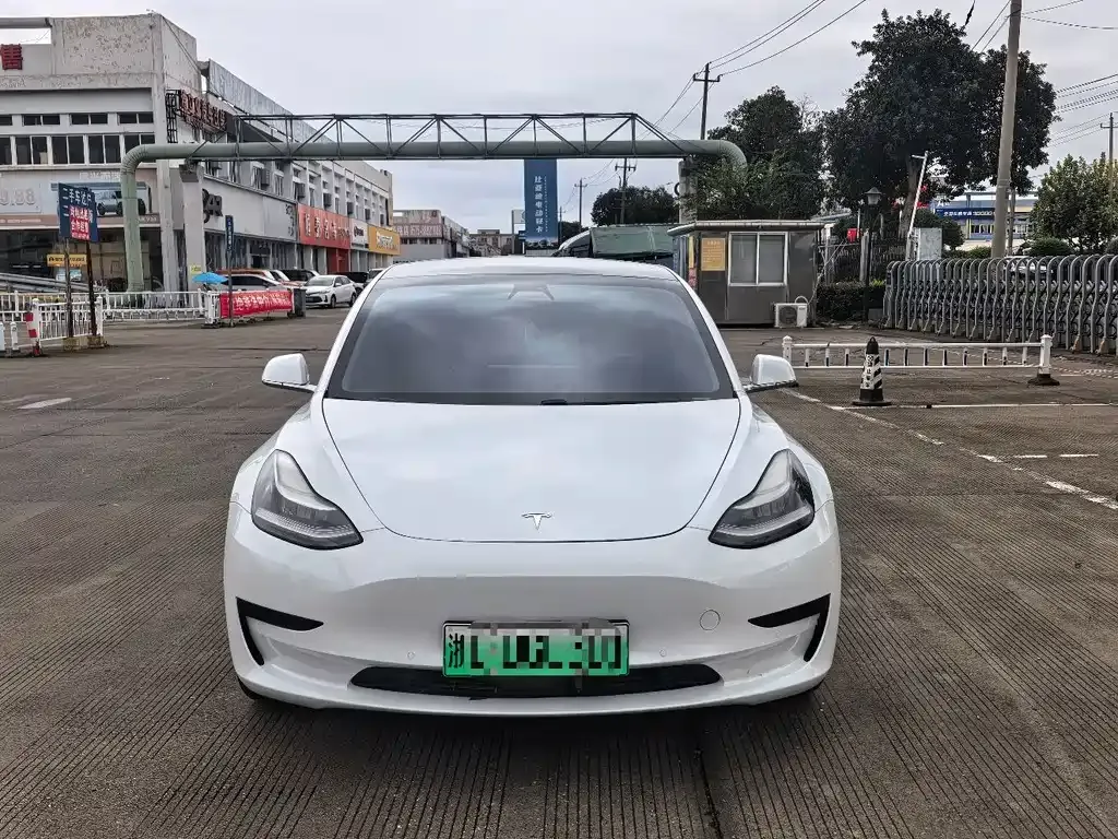 Tesla Model 3 — фото 8