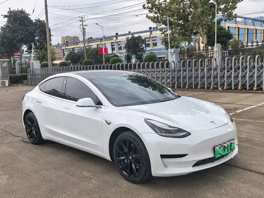 Tesla Model 3 — фото 2