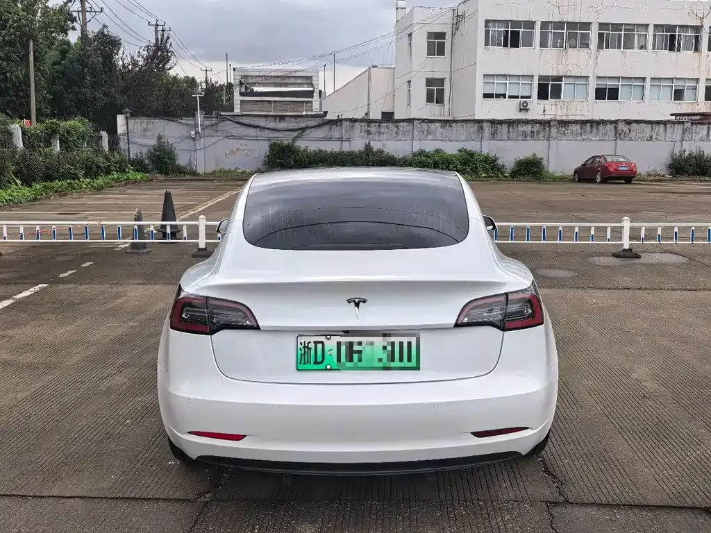 Tesla Model 3 — фото 9