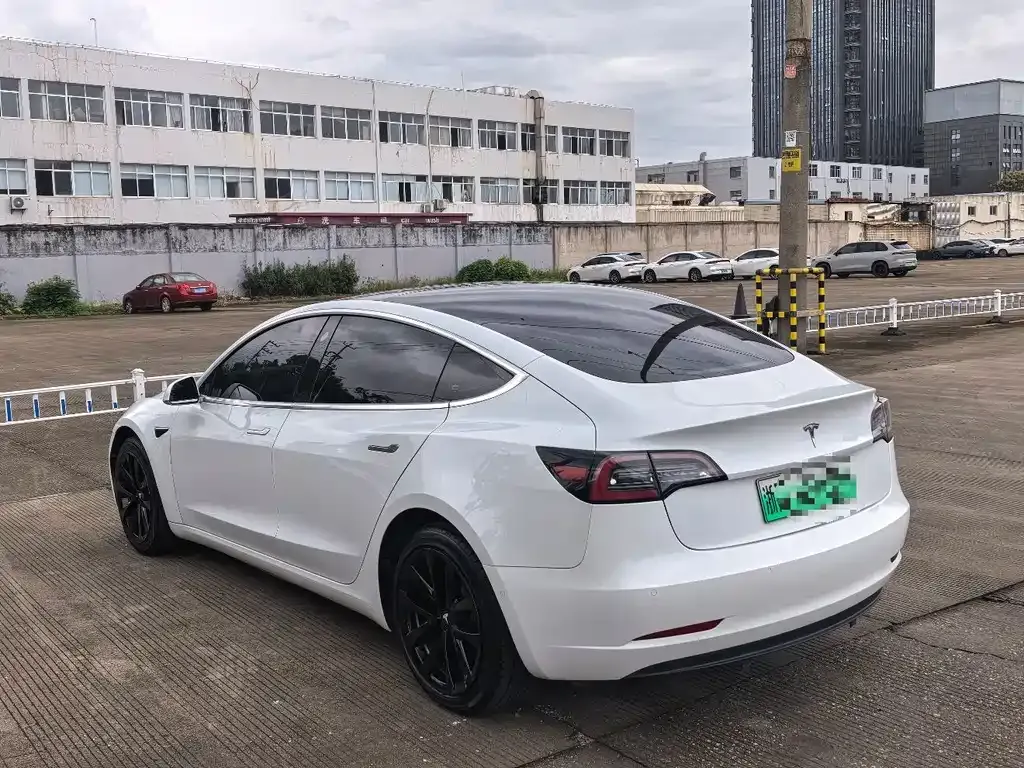Tesla Model 3 — фото 6