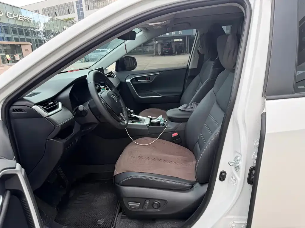 Toyota RAV4 — фото 2