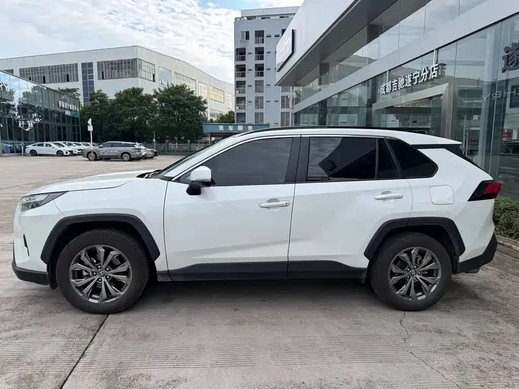 Toyota RAV4 — фото 9