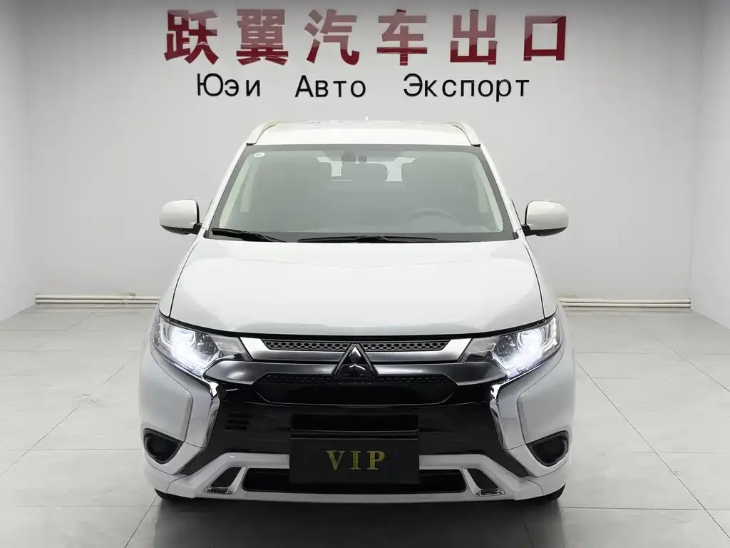 Mitsubishi Outlander — фото 7