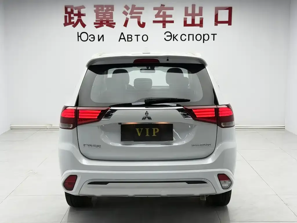 Mitsubishi Outlander — фото 8