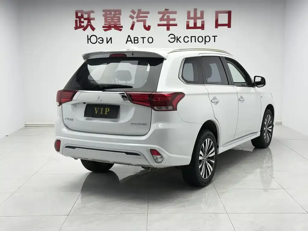 Mitsubishi Outlander — фото 3