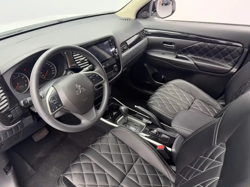 Mitsubishi Outlander — фото 10