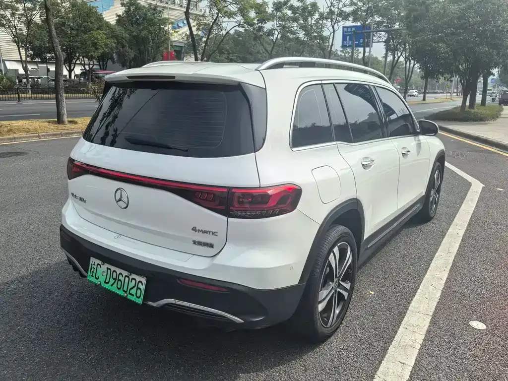 Mercedes-Benz EQB — фото 10