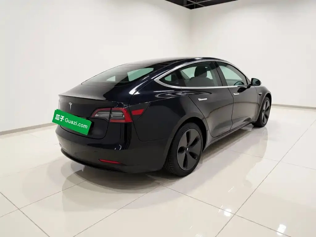 Tesla Model 3 — фото 3