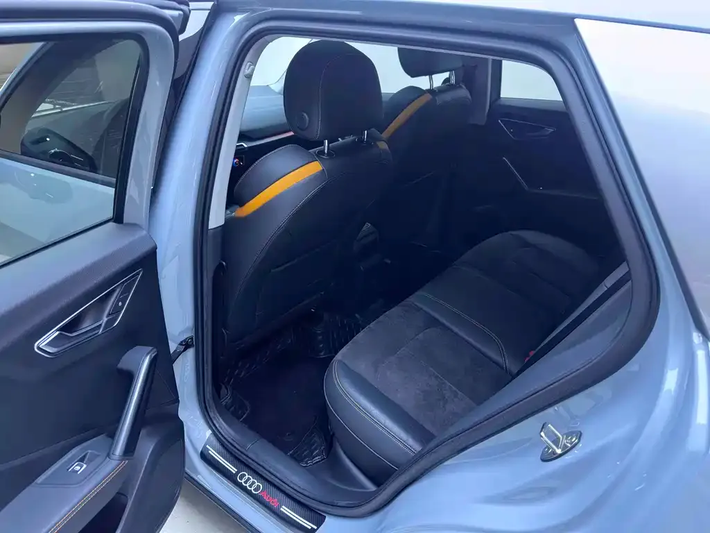 Audi Q2L e-tron — фото 10