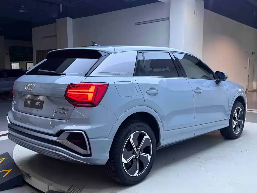 Audi Q2L e-tron — фото 5