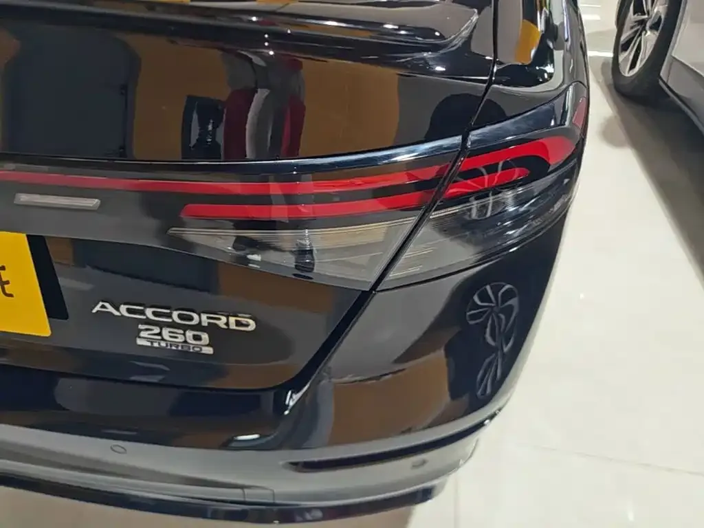 Honda Accord — фото 8