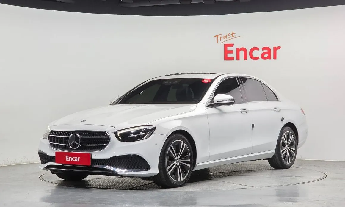 Mercedes-Benz E-Class — фото 1